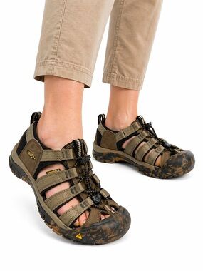 Size 6 KEEN Women’s Newport‎ H2 Hiking Sandals Trail Outdoor Brown Camo